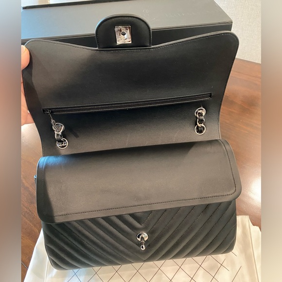 Chanel Classic Double Flap Chevron Jumbo Calfskin Bag in Black from 22C - Rare - Picture 14 of 17